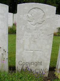 Etaples Military Cemetery - Wade, Walter George